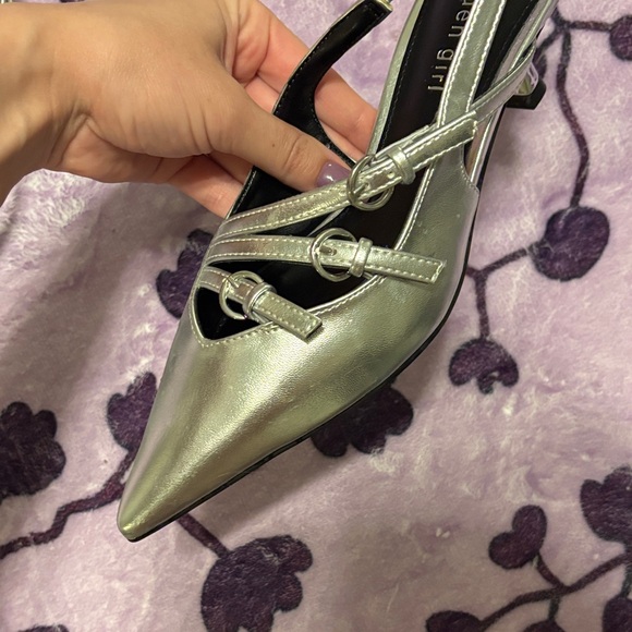 Madden Girl Metallic Silver Kitten Heels Pointed Toe with Buckles - Picture 4 of 6